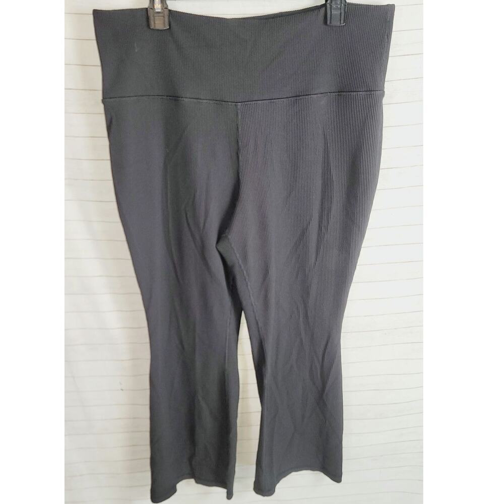 ATHLETA ELEVATION RIBBED CROP FLARE IN BLACK, SZ 2X
